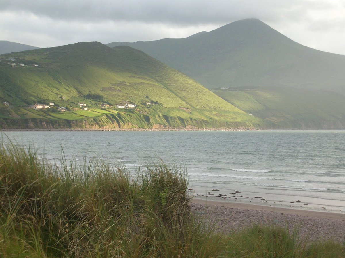 RossbeighBeach's tweet photo. Views of Rossbeigh Beach and environs as seen from dunes https://t.co/vozMzeSCPk