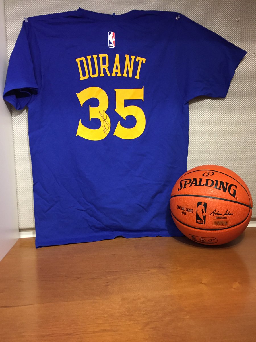 For a signed @KDTrey5 tee…#KiaTipOff16 #Sweepstakes https://t.co/VjlwIesi7m