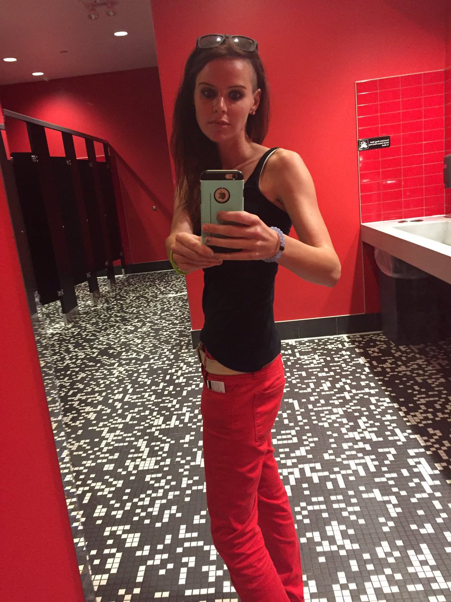 kodyevans21's tweet photo. When my outfit matches a bathroom. #bathroombabe #rockingtheoutfit https://t.co/dkKnPVi8WF
