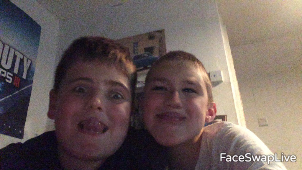 RyanDaSlayer's tweet image. made with #FaceSwapLive
Wow, I'm so ugly :'/