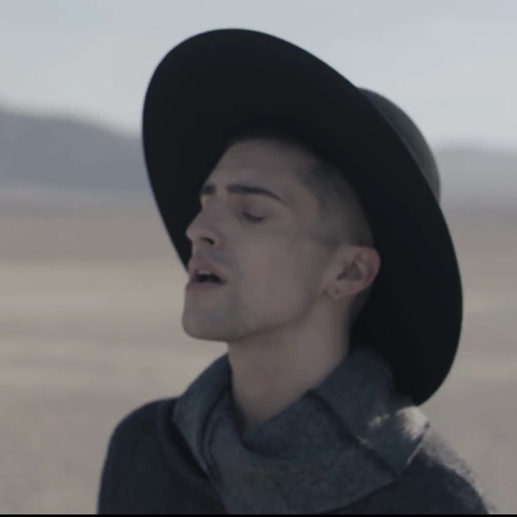 scotthoying's tweet photo. who did it better? rt for @mitchgrassi, fave for @mitchgrassi https://t.co/qwRLBIVRLW