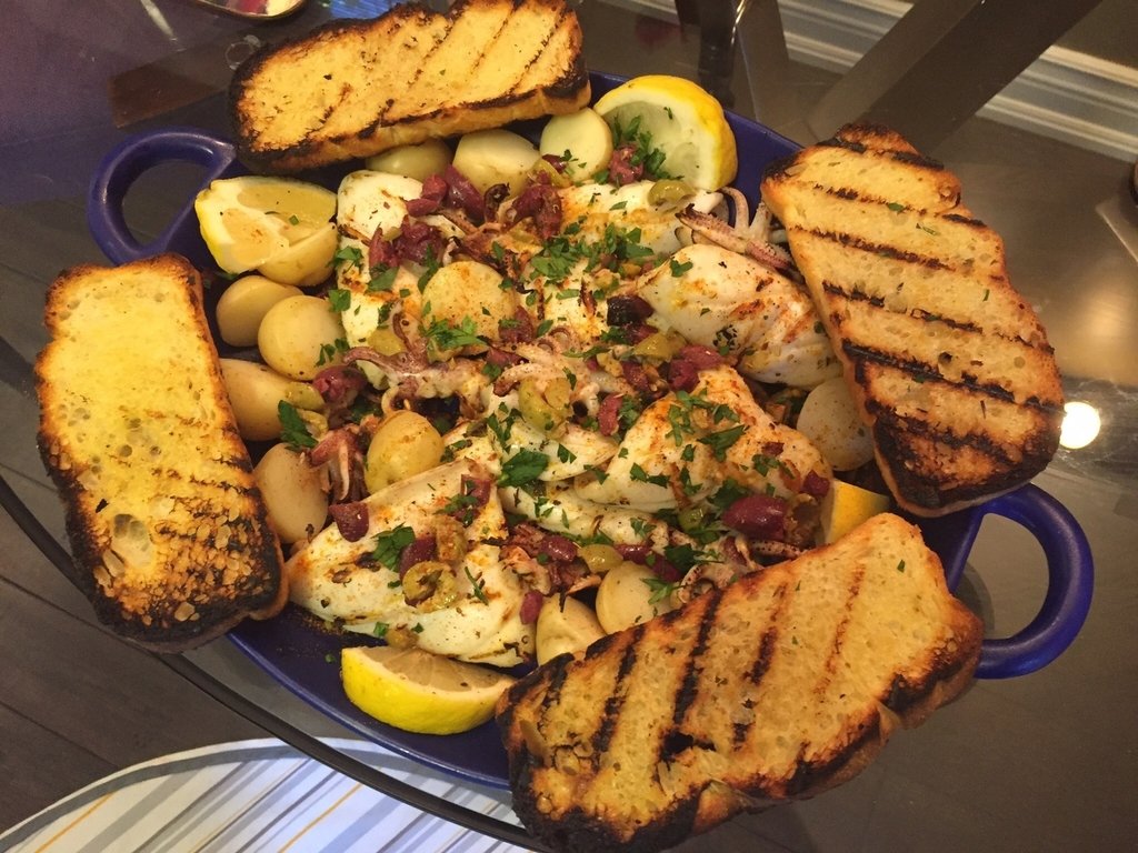 foodfrique's tweet photo. Grilled Calamari with Olives and New Potatoes...
#foodfrique #calamari #friedcalamari #jerkcalamari #calamarie #cal… https://t.co/wC27uocLli