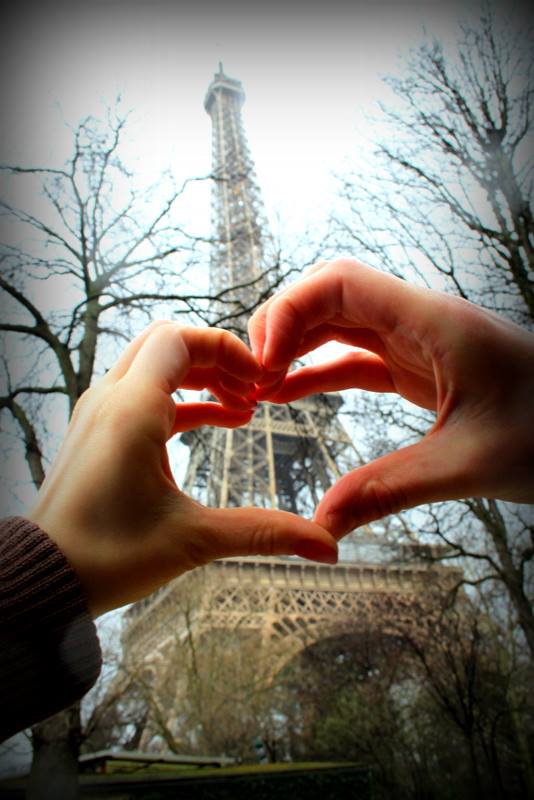 A mystery kiss at the top of the Eiffel Tower turns into a crush-hunt