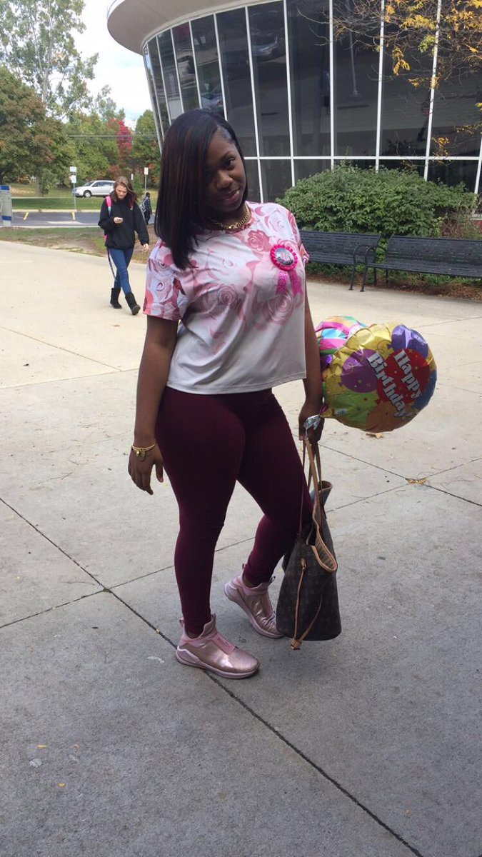 stuckupnikki's tweet photo. i'm a 10, not a 8 stay in a regular hoe place!😍💅🏻 #birthdaybehavior https://t.co/V0pPpiMABf
