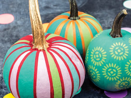 mporter925's tweet photo. #CSUWanda decorating/painting pumpkins for or with her nursing home friends! https://t.co/19ywziT4wq