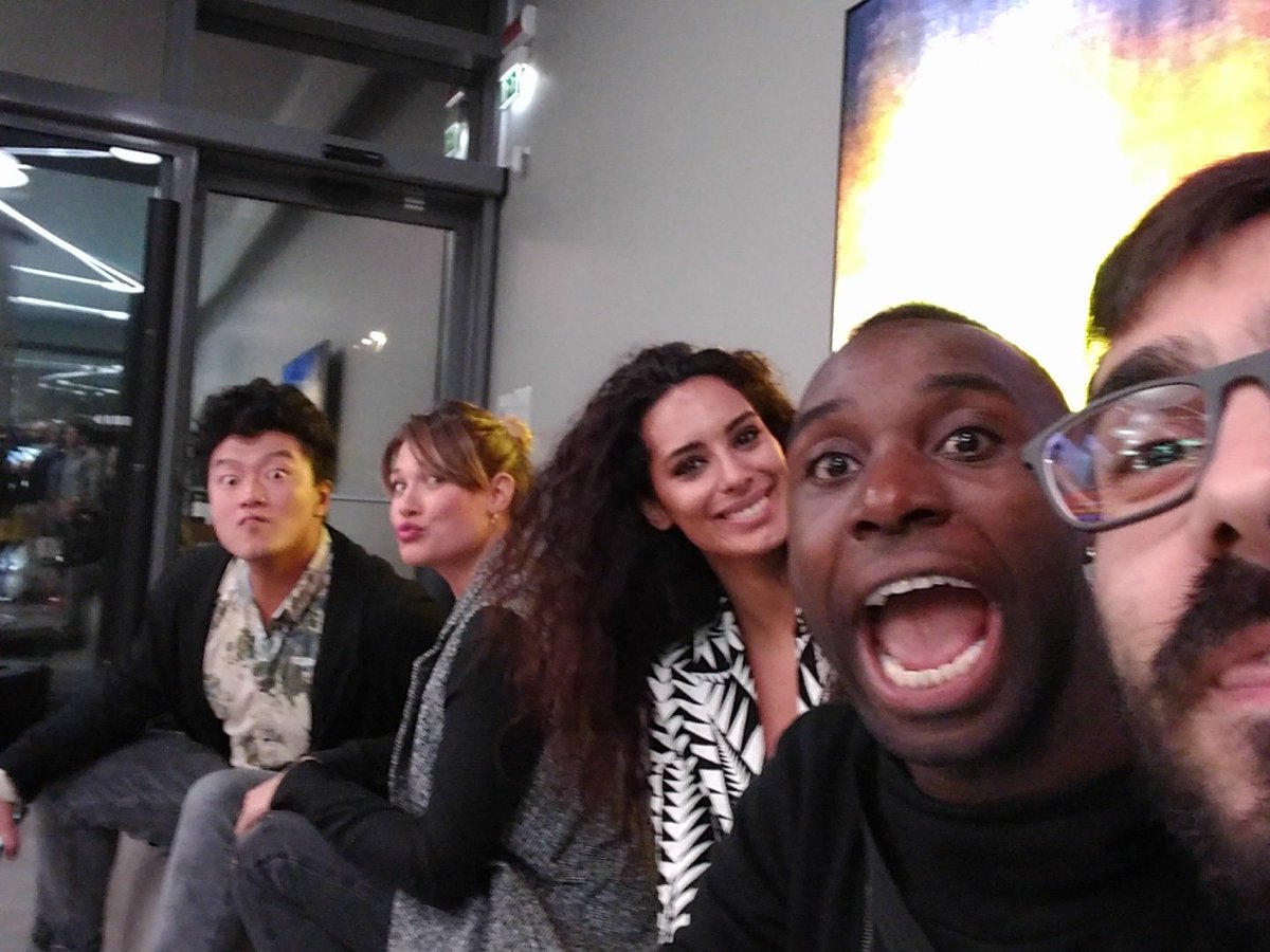 Tvzap_'s tweet photo. Qua al #samsunglive ci godiamo la puntata con gli #emiliani e le #naturali @PechinoExpress @CdGherardesca @CarlosKamizele @MnaisAround https://t.co/8woNy97Qso