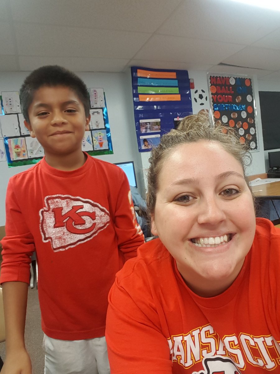 ReberMTE's tweet photo. We love our drug free selfies!!! @MTEUSD202 #RedRibbonWeek #mte #SayNoToDrugs https://t.co/t1ekfgQSeQ
