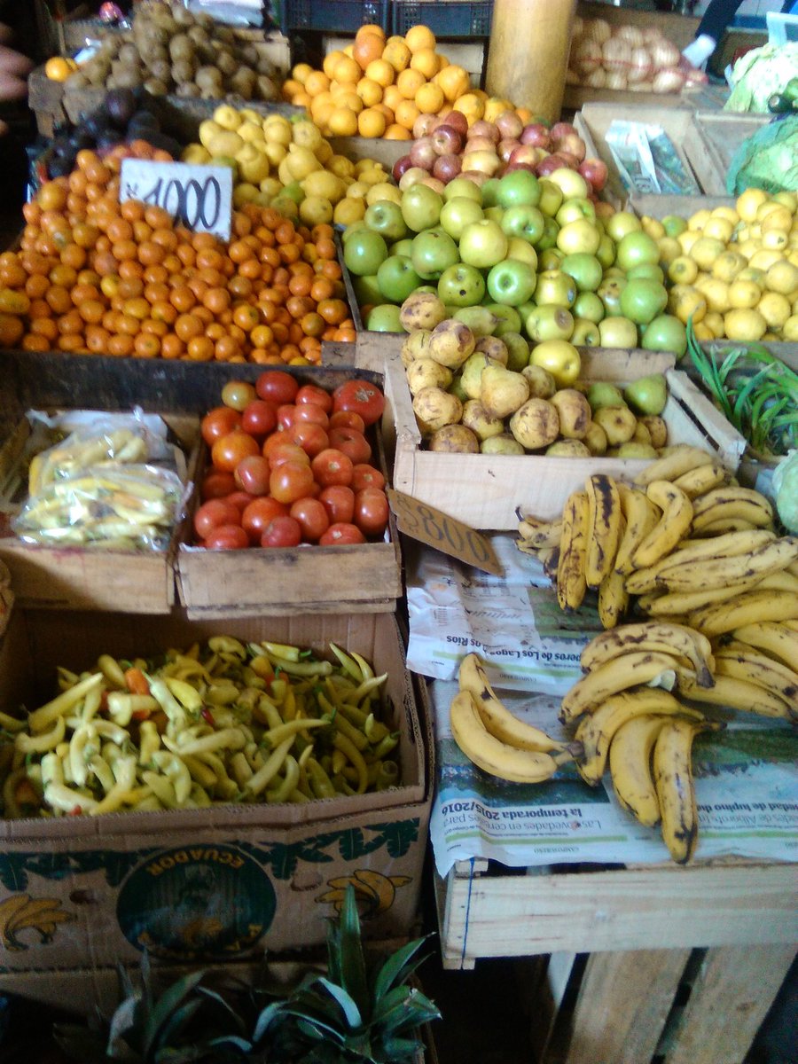 FotosyRulos's tweet photo. En Feria Rahue #Osorno colores y aromas... 
#FelizLunes https://t.co/umJQNZthY2