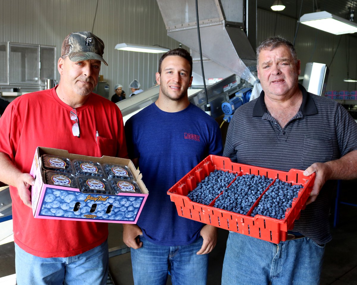 FarmhouseFruit's tweet photo. Farmhouse Fruit is nothing without our cooperative run family farms. Here is Hank Sr, Hank Jr &amp; Tony Rizzotte of Glossy Fruit Farms https://t.co/FdpOt5FHii
