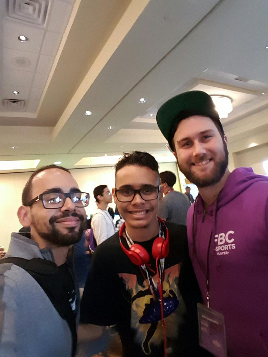 TheChoZenOneNJ's tweet photo. (1/2) My time at #CTP2 Come to Papa 2!!!! :) :D I took a pic with @FBC_PapaMink and I met @FatalityFalcon and @Ryo_Guikido !!!! #Smashbros https://t.co/vgVE16jEgb
