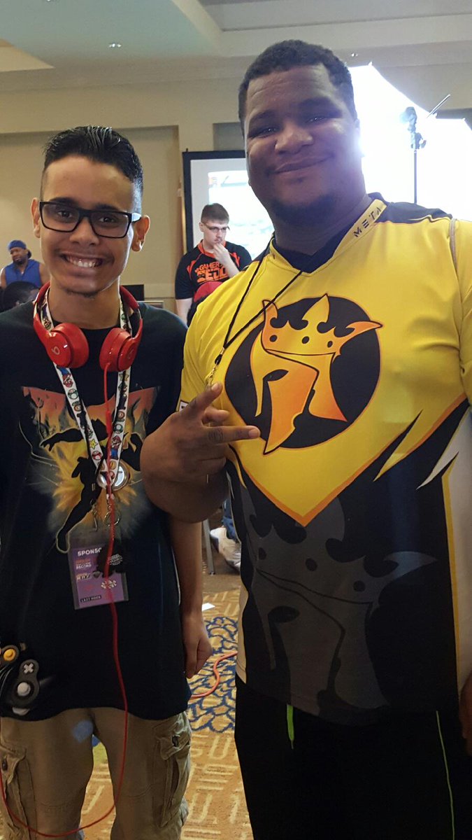TheChoZenOneNJ's tweet photo. (1/2) My time at #CTP2 Come to Papa 2!!!! :) :D I took a pic with @FBC_PapaMink and I met @FatalityFalcon and @Ryo_Guikido !!!! #Smashbros https://t.co/vgVE16jEgb