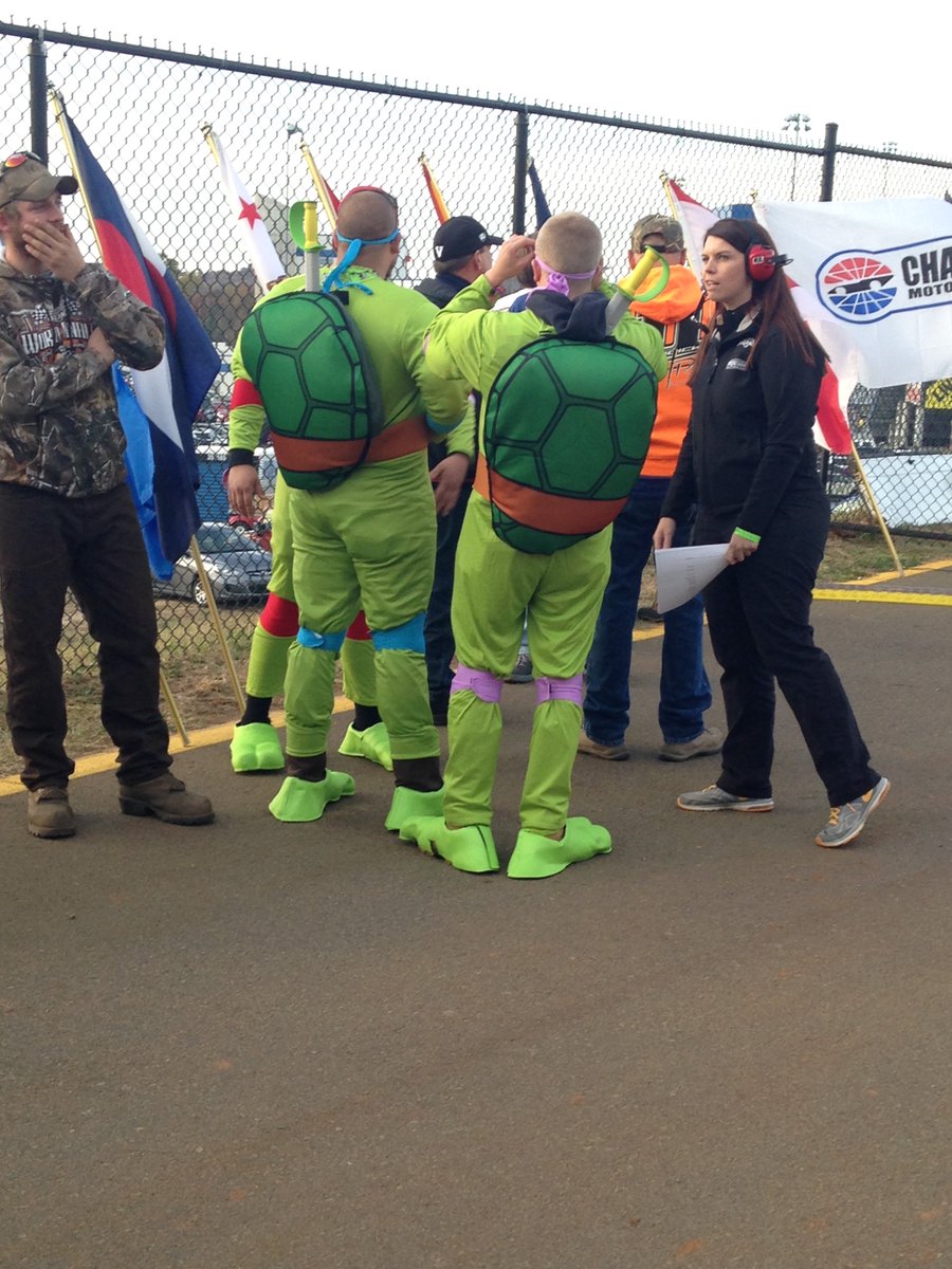 TheDirtTrack's tweet photo. The @BadBoyOffRoad World of Outlaws World Finals are this weekend! Fans - we want to see you out in your best Halloween costumes! https://t.co/L8T5hIg384