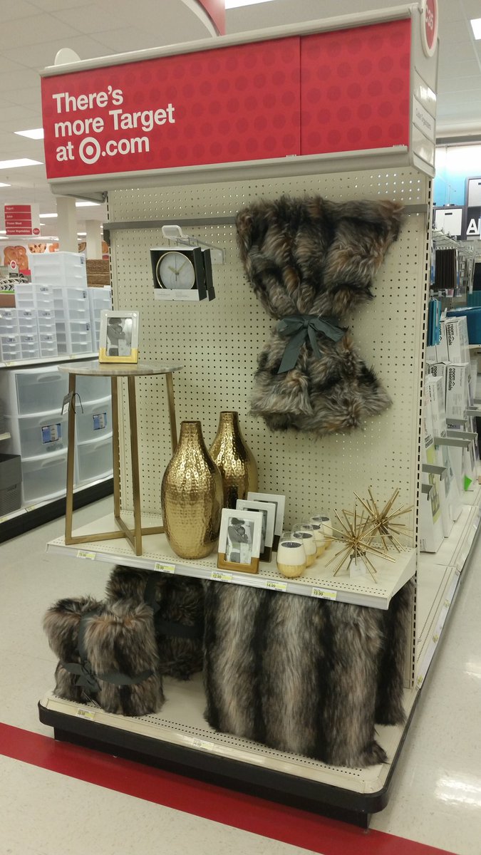 92amandat's tweet photo. Making endcaps trendy! #DrivingSales #thresholdstyle #WannabeTrendSetter @domcolosimo @MBurrrg23 https://t.co/12dz1Dwtgy