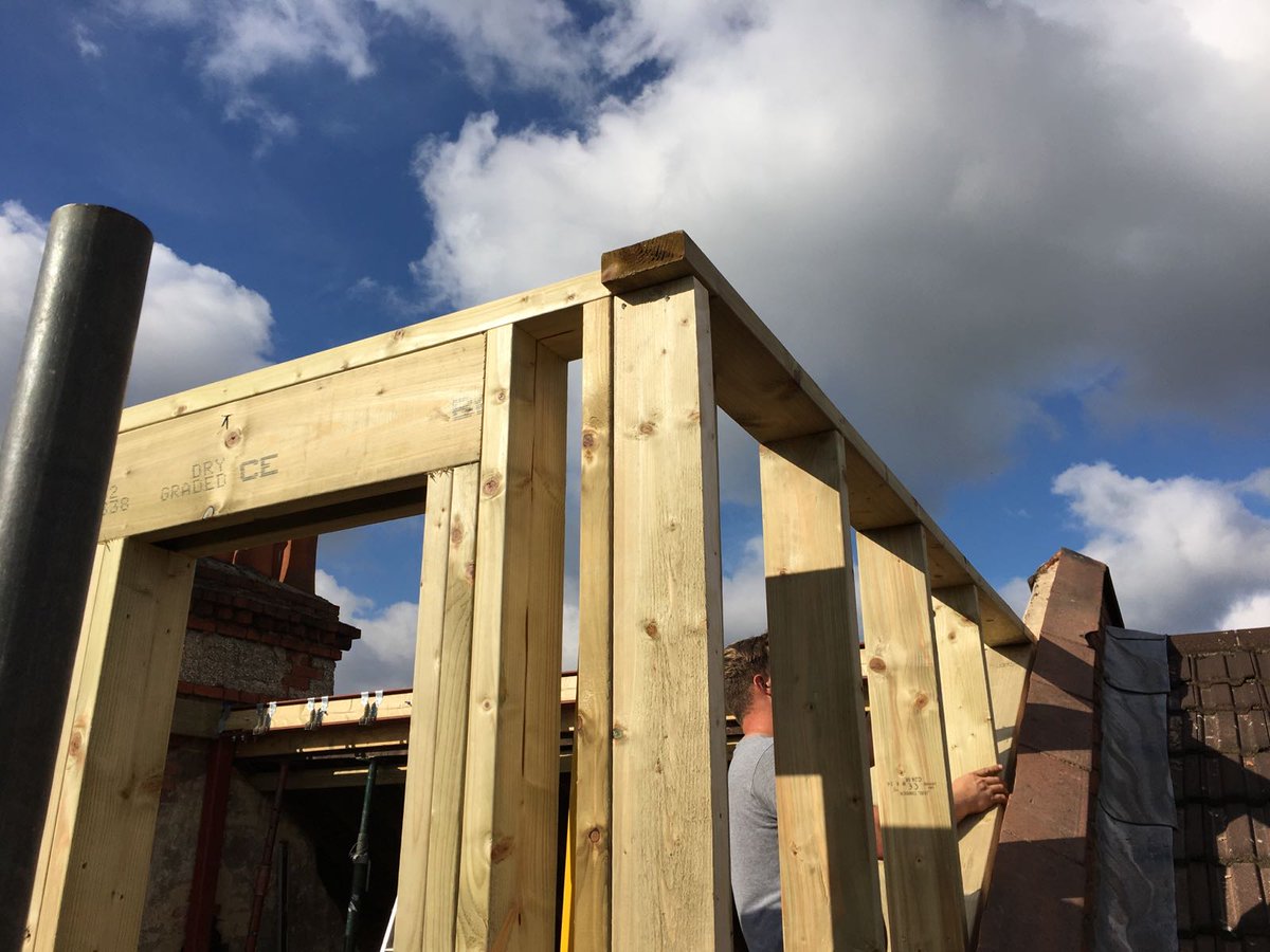 SE20builders's tweet photo. Week 2 of the #pengeloftconversion. We’ve come a long way in a couple of days! Great work by our carpentry team, and lucky with the weather. https://t.co/NhJQELuJgu