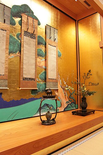 おはようございます！今日は、獅子の形の香炉をご紹介。なんだか