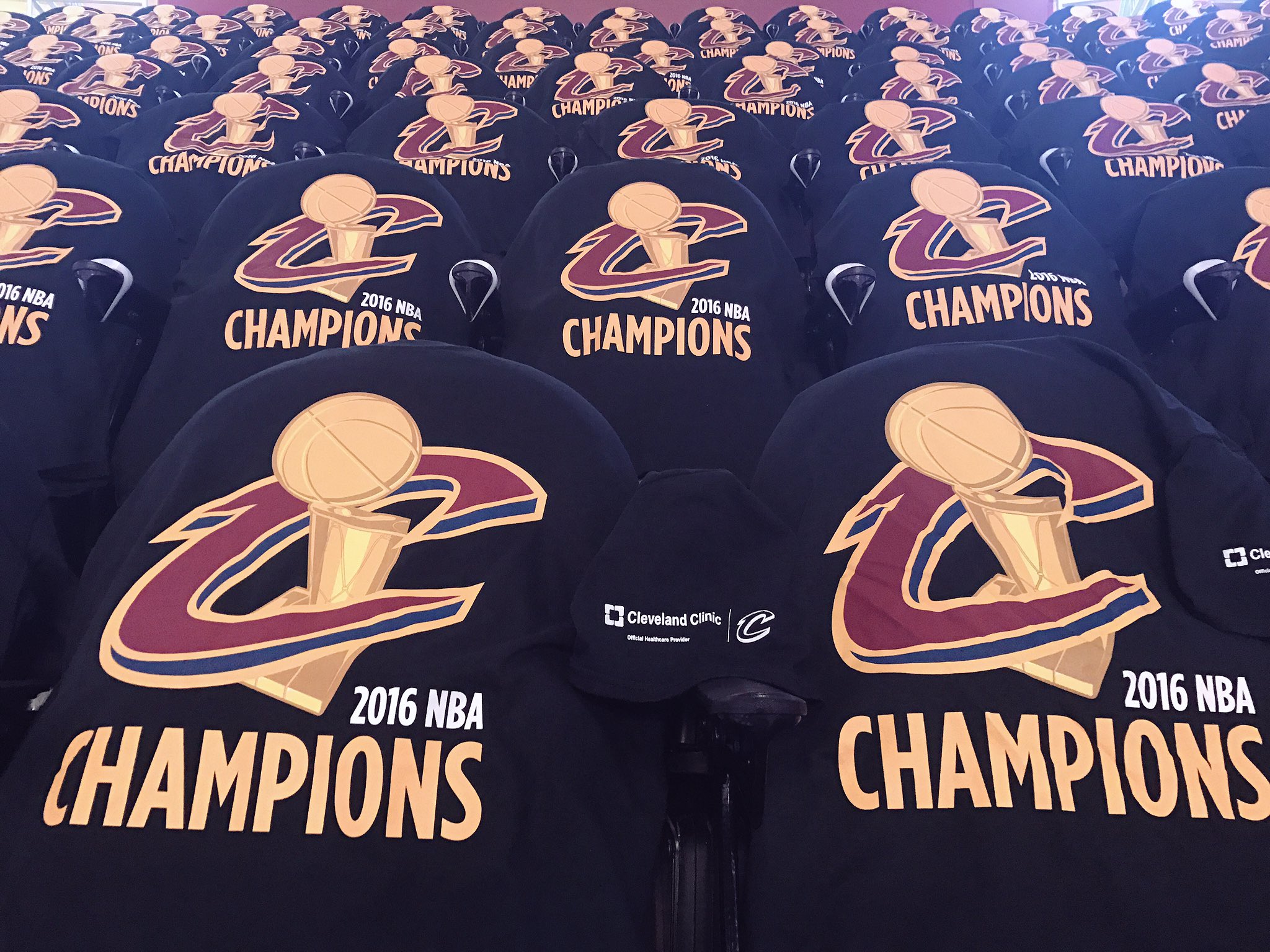 Cleveland cavs best sale champs t shirt