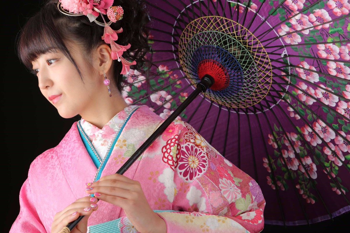 お世話係 در توییتر おはこん 今日は撮影だよぉ 昨日の再現vtrもそうだけど 真心がcmに出てきた時は びっくりする 写真 同じポーズでも 歯が見えてるのと 見えていないのと なんとなく雰囲気がちがうね 笑 振袖 成人式前撮り 番傘 ネイル 撮影会