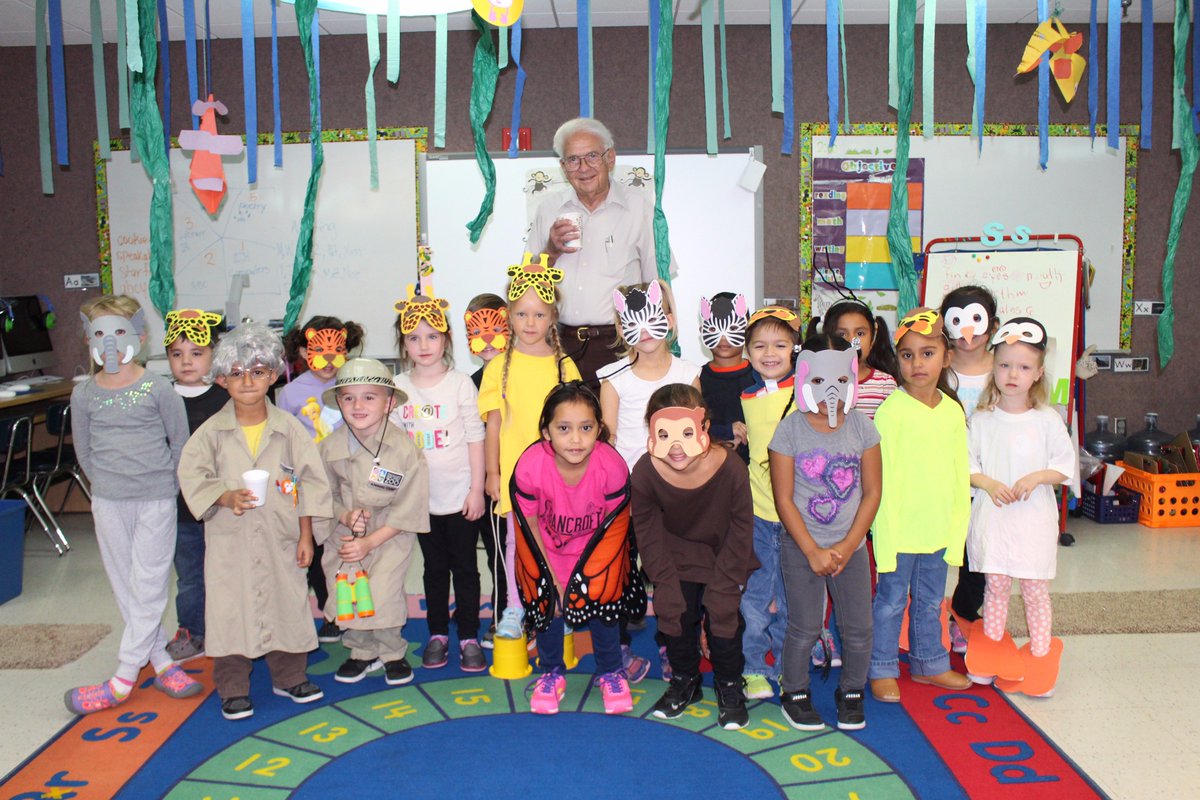 Our #Doc50 celebration continued today w/ a special skit by Zoo Kindergarteners! On the 50th day of school. WATCH: facebook.com/OmahaZoo/video…