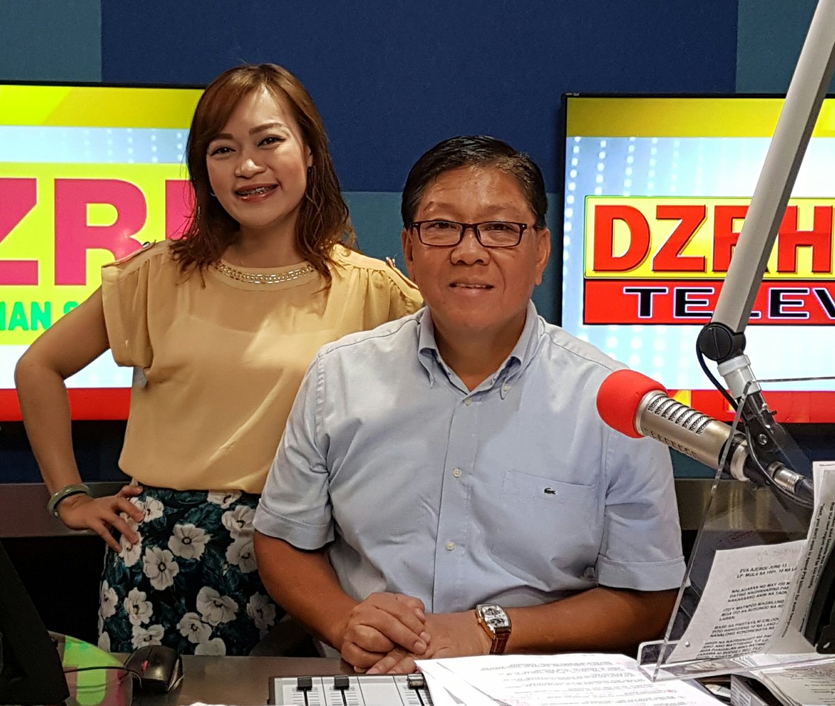 KarenOwYong's tweet photo. #hapituesday na kasama si lakay @Deomacalma & yours truly sa programang #isyu sa @dzrhnews https://t.co/OG68YndXTT