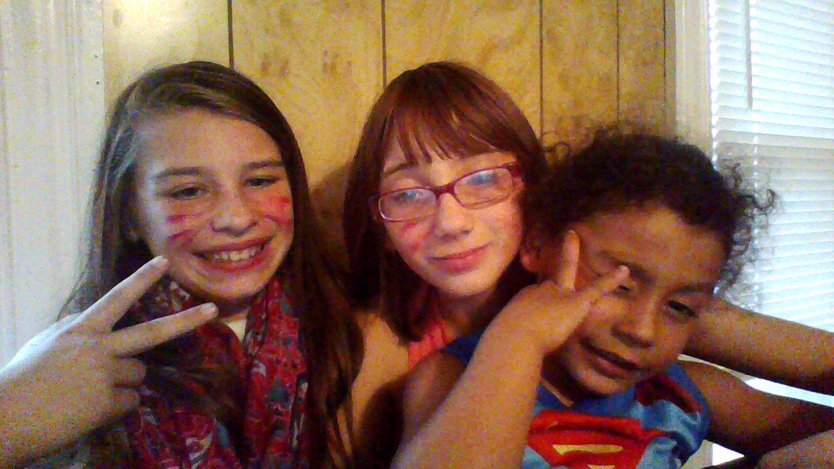 lynn33900047's tweet photo. at B-day partie yeah having so much fun #HAPPYBDAY https://t.co/3ILvzyAQSS