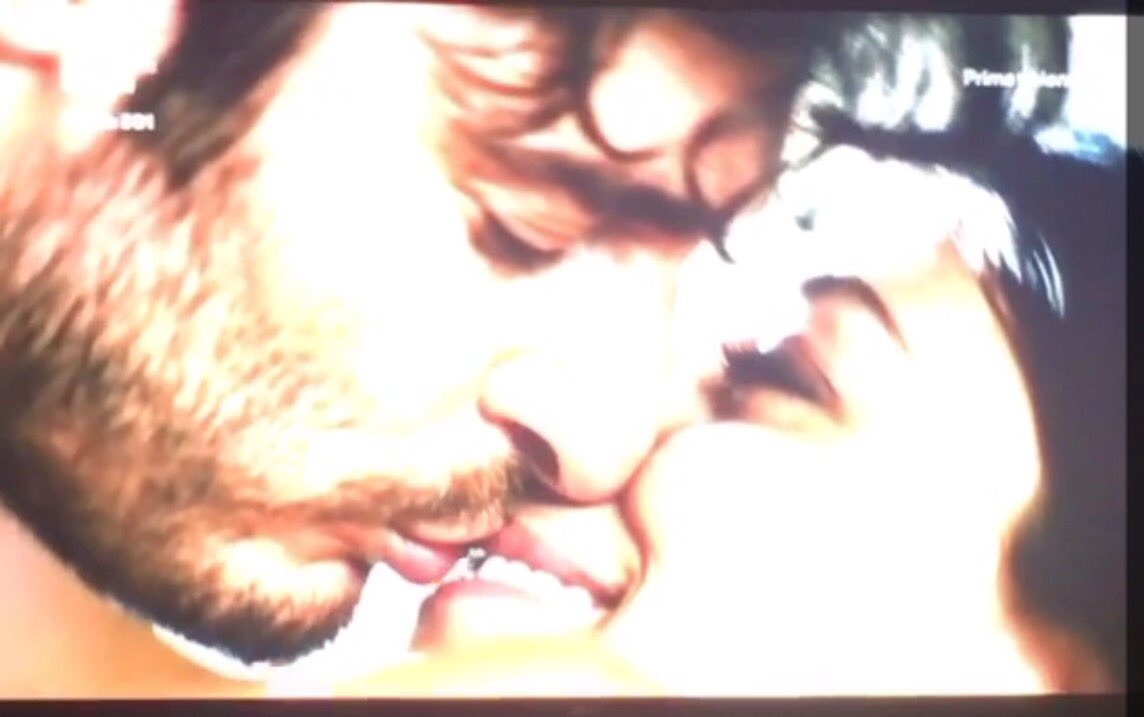 Zerbo94's tweet photo. 😍😍 #LAllieva @LinoGuanciale @alemastronardif @RaiUno https://t.co/HdDNajzJ5W