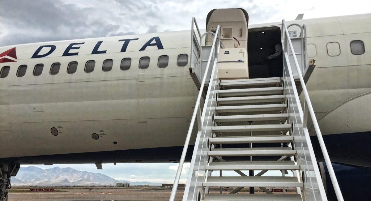 Portland bound...✈️   #Game1 #UTAatPOR https://t.co/nbXF79vlrr