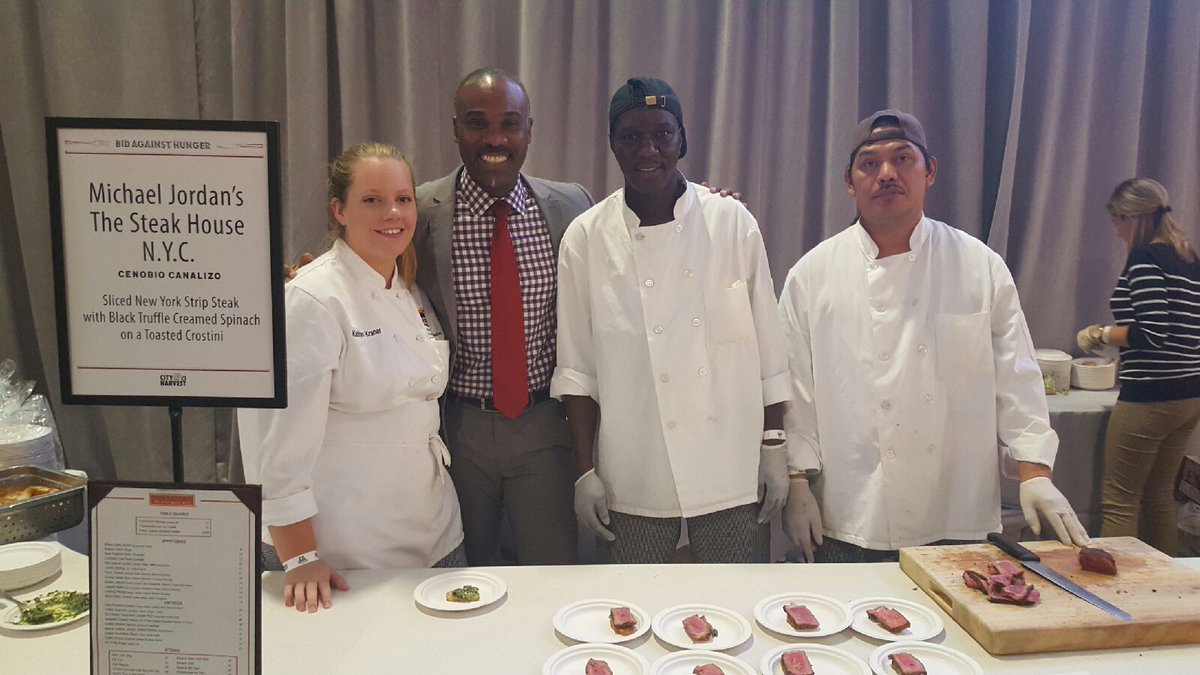 MJSteakHouseNYC's tweet photo. #CityHarvest #bidagainsthunger #MJsteakhouseNYC https://t.co/zj7u7mubKi