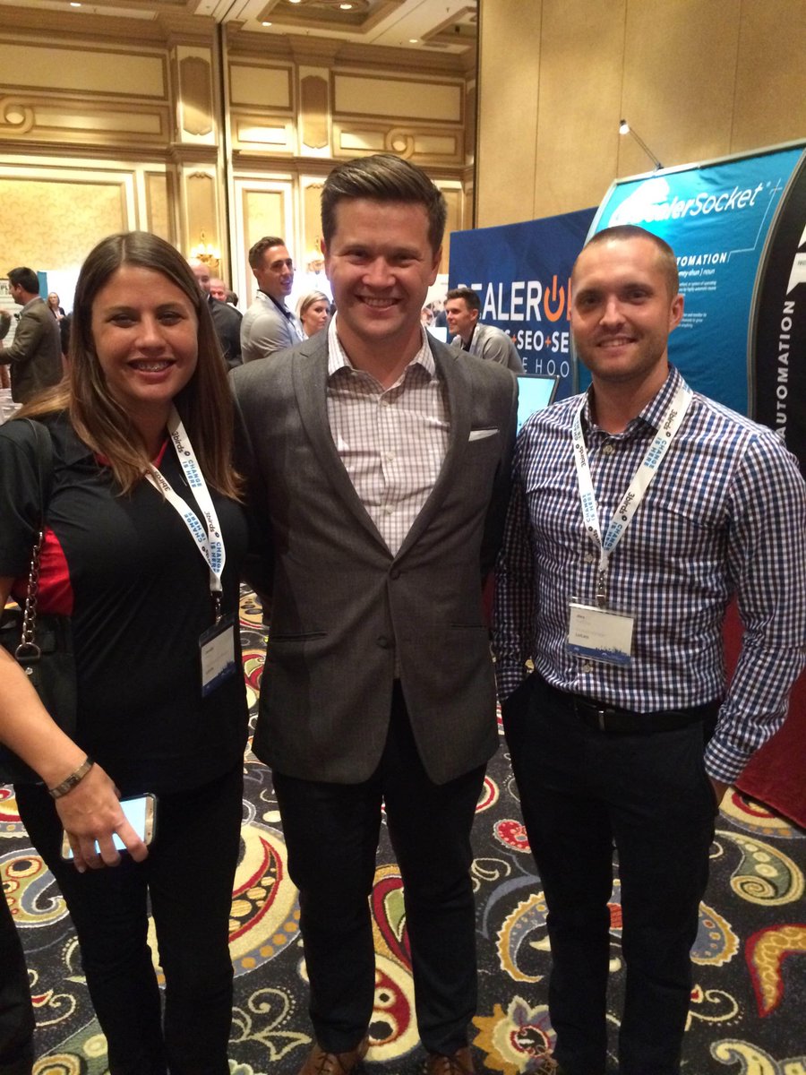 lotlinx's tweet image. The power of VIN-specific digital advertising has everybody at our booth smiling. Stop by and you could win a free Apple Watch! #DSES