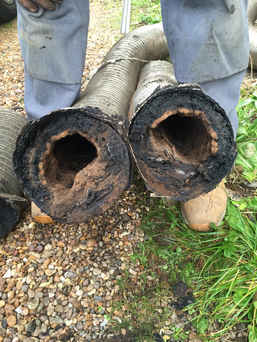 This is what happens when you don't have you liner swept every year 😁. One lucky customer not to have had a house fire 🔥