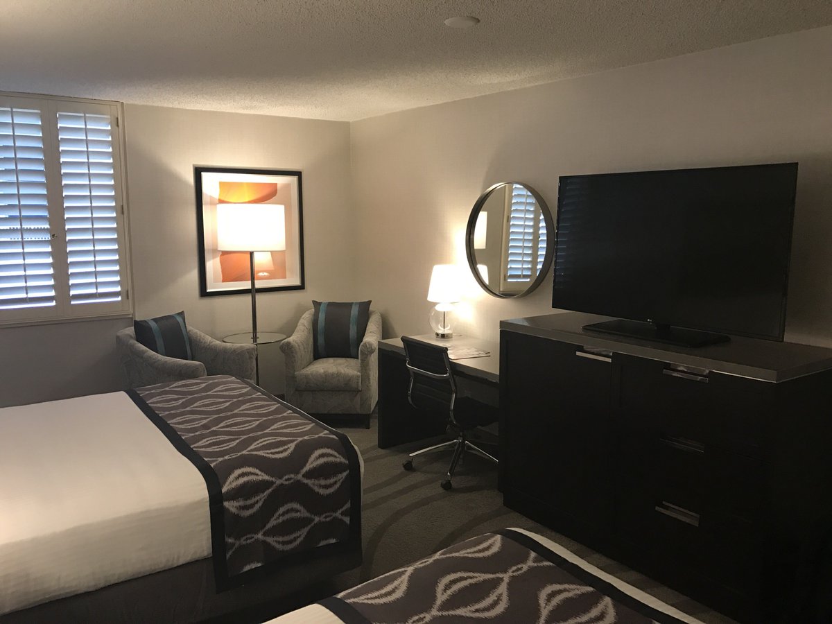 thecalcasino's tweet photo. Sneak peak at our newly renovated rooms in the west tower!
#CalRenovation #DTLV #visitvegas #livealoha https://t.co/DCtkqlIiBf