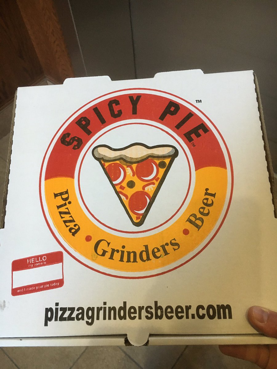 OnAirIan's tweet photo. Had time for a very quick dinner tonight. Fortunately, @SpicyPieMidwest redefines very quick pizza! #HappyIan https://t.co/CNnmPlr859