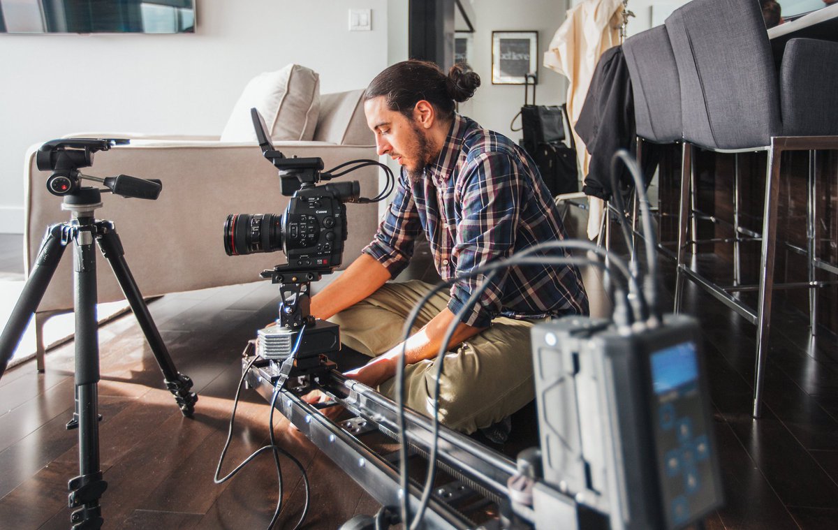 clinksonline's tweet photo. Happy Monday! Our very talented D.P. @dachene gets the #c300 ready for that slider shot! #cinematographer #gottheshot  Photo by Vasya O. https://t.co/qjpPpH0dH3