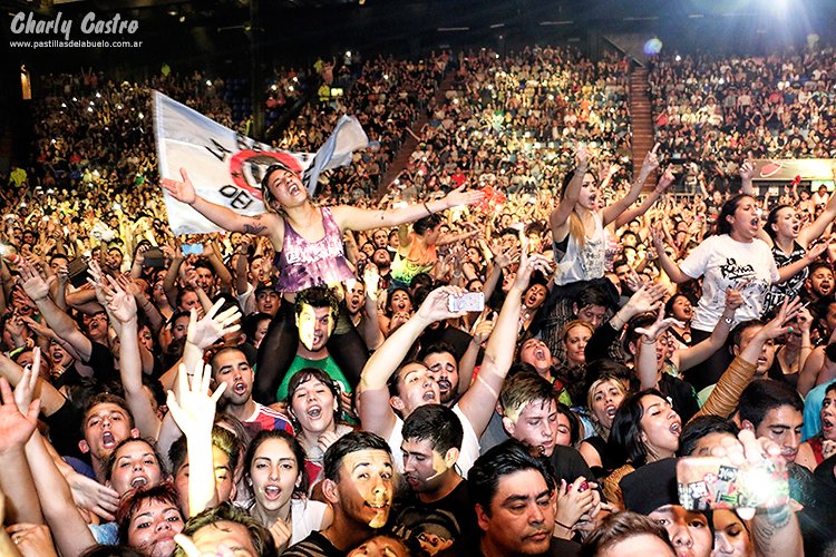 charly_castro20's tweet photo. Anoche @DelAbuelo en el Luna Park. https://t.co/3hXMRnp0bW