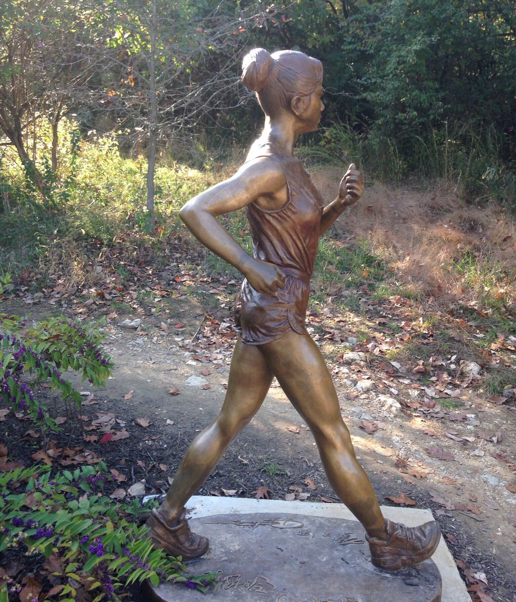 freeaudaciously's tweet photo. I thought this was a real person from far away 😂. This sculpture is called Yue Ling Chin and was made by He Datian in 1994. #cmp2016 #art https://t.co/QfTJxTRXpa