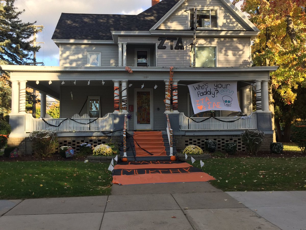 Retweet by noon on Wednesday if you think #ZetaLovesPaddy! <a href="/ztacmich/">ZETA TAU ALPHA.</a>