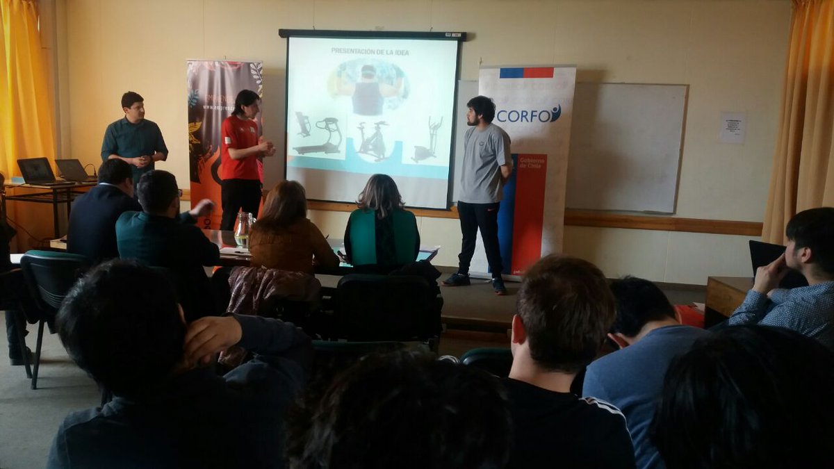 Ejovenchile's tweet photo. Equipo de #Emprendejoven en #Magallanes, en la segunda fecha del Torneo de Ideas en #InnovaUMAG 👏👏 https://t.co/YyIHiOIL6H