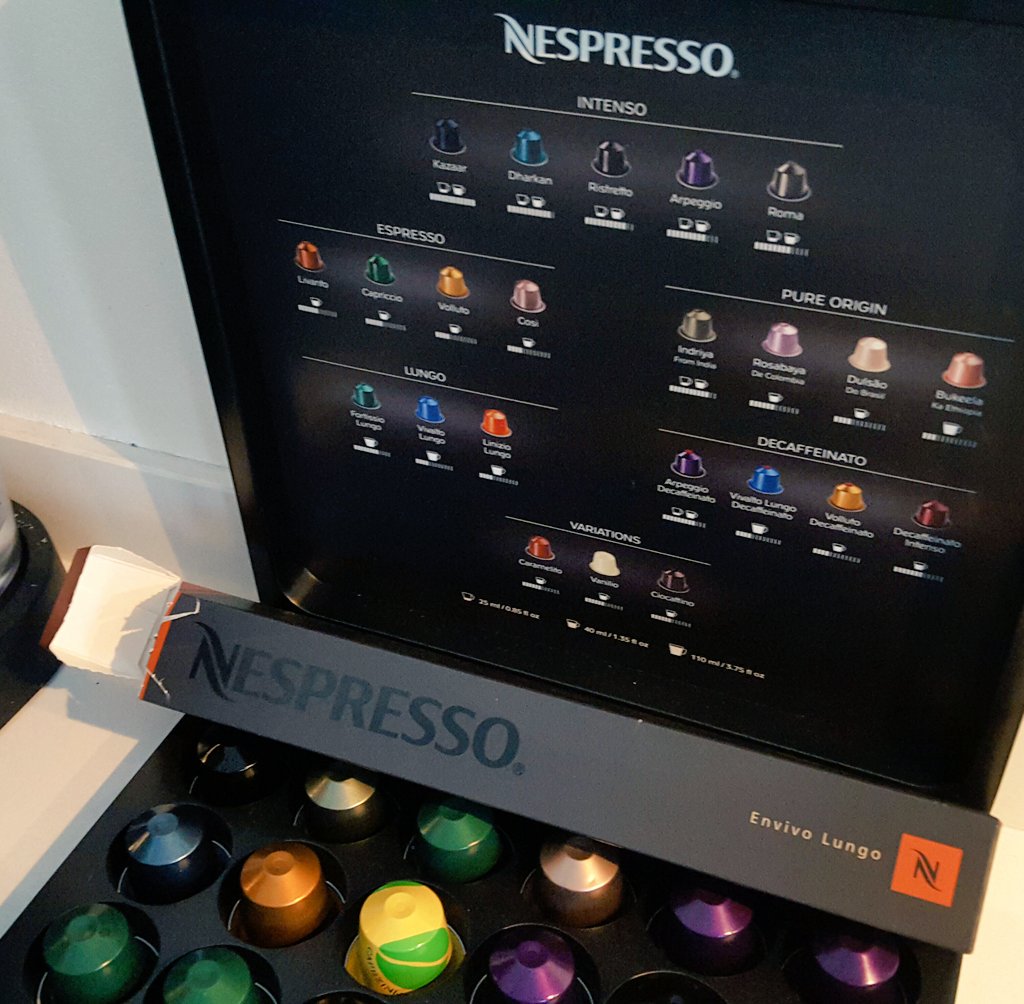 wouter_de_boer's tweet photo. @NespressoNL komt er een nieuwe stikker voor binnenkant presentatiekist met #Envivo? Ik heb die kist net nieuw maar zonder mijn favoriet :-( https://t.co/TtePH54CM1