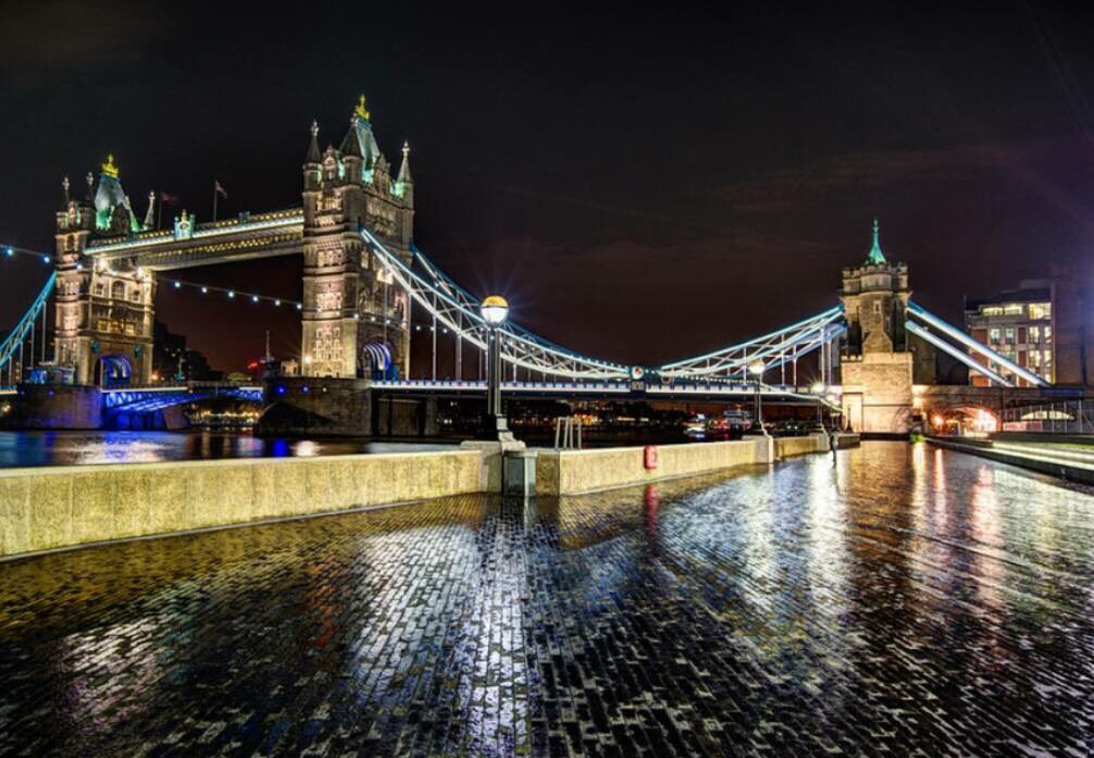Join us through the night
We're open 24 hrs with a late bar &amp; the wheels never stop

#londonislovinit