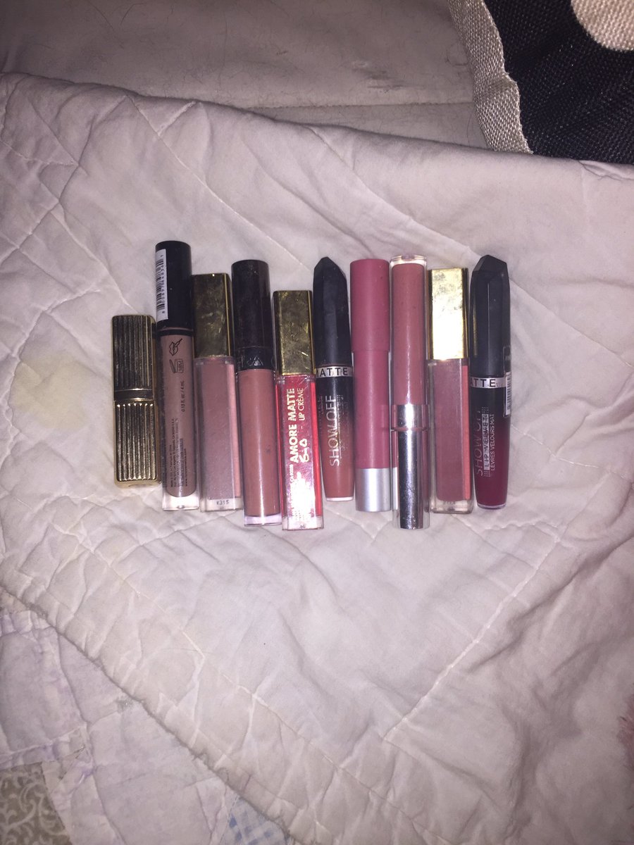 _jeremyswifey's tweet photo. I'm a little late but here is my #groupoften things @hamptonstats my lipsticks lol https://t.co/bjLnRPSk2z