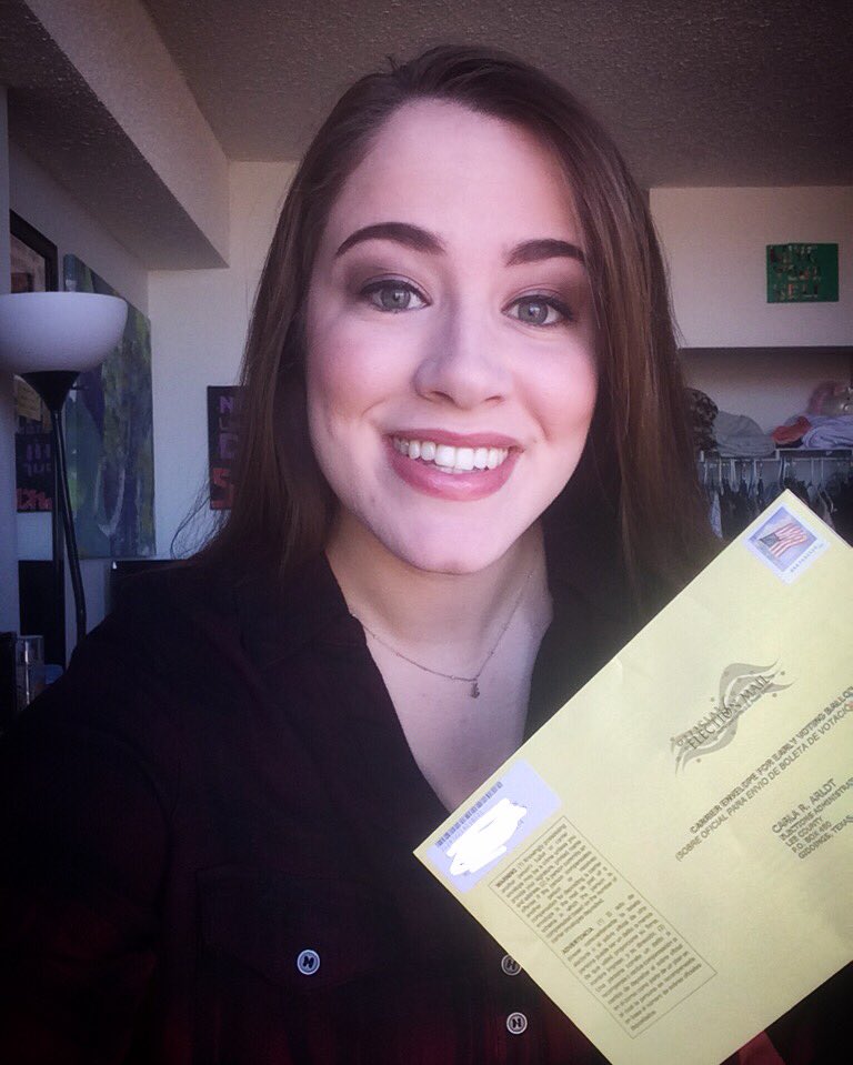 parabeks's tweet photo. I voted today via absentee ballot. Im proud to be a Texan voting for @hillaryclinton 💚💌📬 #hillaryclinton #hillaryforamerica #texasforhillary https://t.co/NHE9BNjV3J