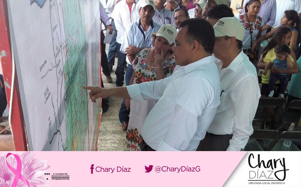 CharyDiazG's tweet photo. Con mucha alegría acompañamos al Gob @RolandoZapataB la entrega de caminos saca cosechas en Santa Ana y la Libertad comisarías de Tizimín. https://t.co/orVqcQ6ycV