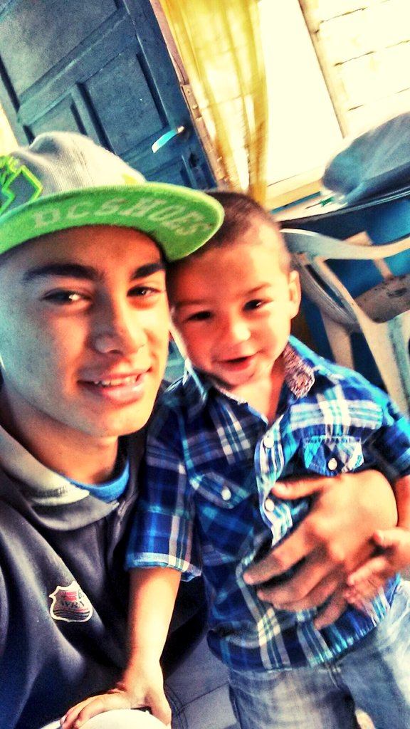 0Yofacu's tweet photo. Parezco Que Soy Tu Papa Todo El.Dia Subiendo Fotos Con Vos Sobrii Te Amoo Pendejo https://t.co/4gSidJDn32