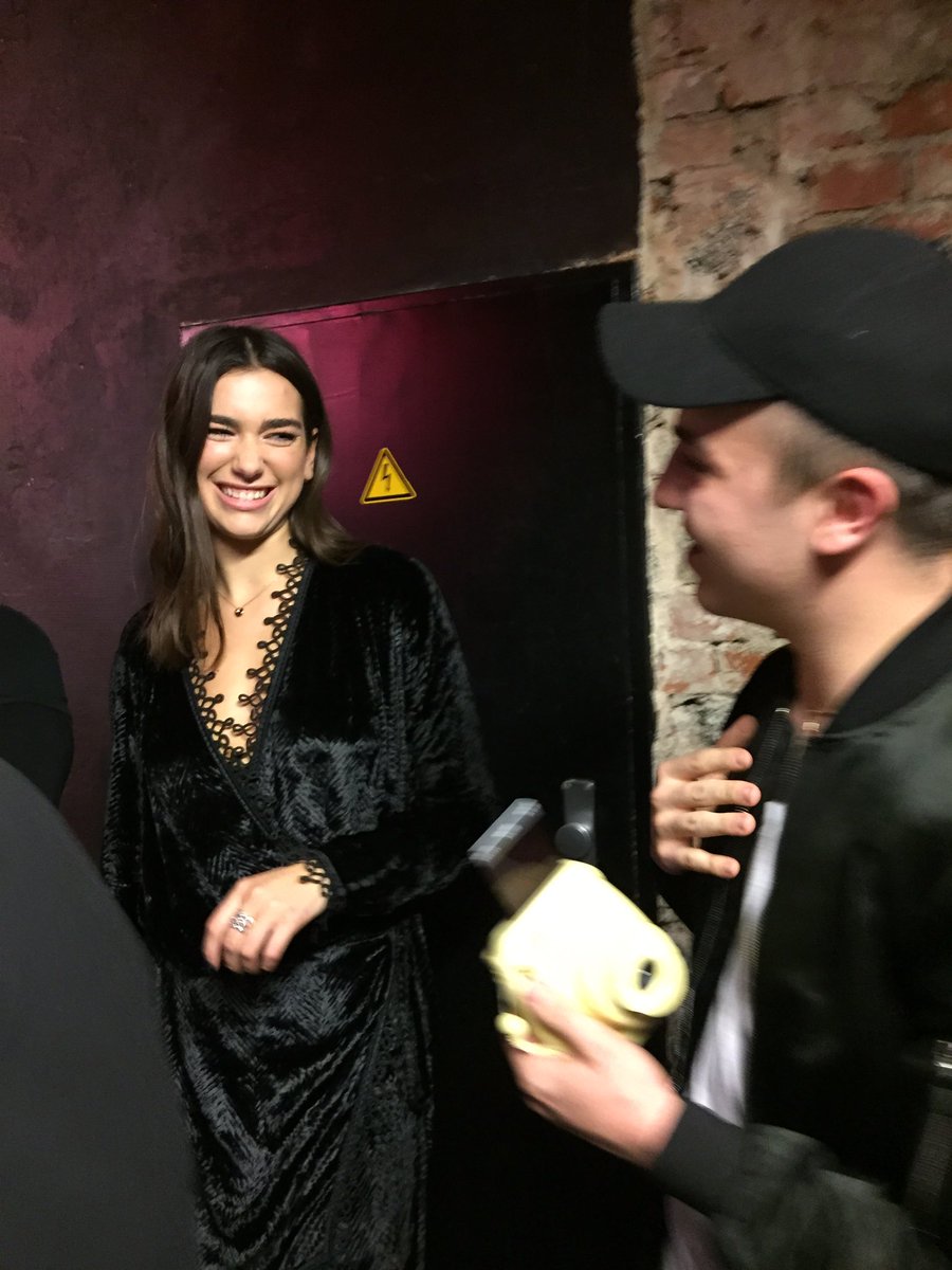 konsicantstop's tweet image. such a super cute babe with a super unique voice !!! already excited for you to come back @DUALIPA 💗💗💗