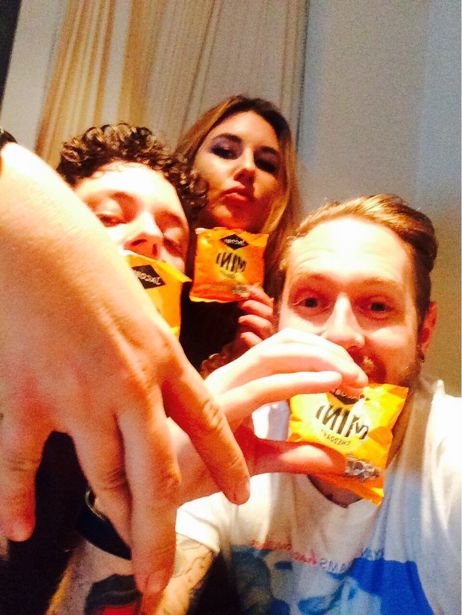 georgey_mac's tweet image. @CheddaMini #cheddatime #splishsplash reppin dat cheezee bisskit