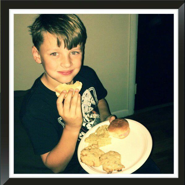 typicalfemale26's tweet photo. @LandOFrost @Influenster My son loves the scrumptioustatse of Deli Snackers! #DeliSnackers #GoodForEmSnack #contest https://t.co/igDtPHLfFi