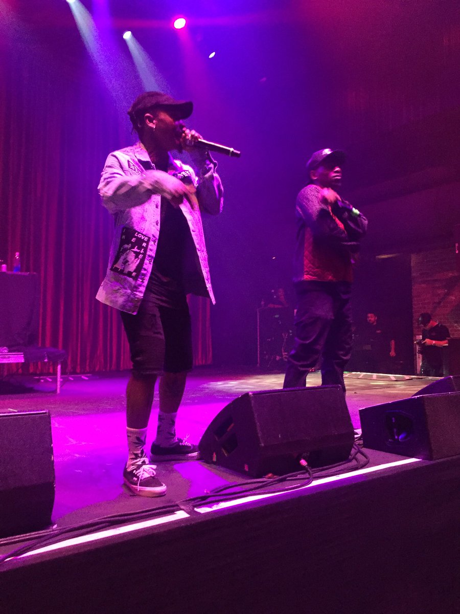 KingUresti98's tweet photo. I was really this close to dizzy last night 🙏🏽 #StillMovinTour #DizzyHippy https://t.co/TPkA4OpetE