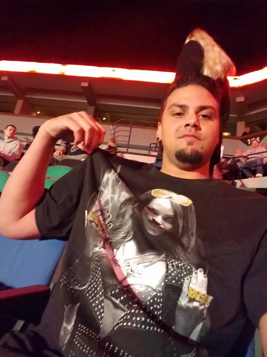 ant_nelson08's tweet photo. Representing @SashaBanksWWE  in #mpls #RAW https://t.co/YAKiAvDi54