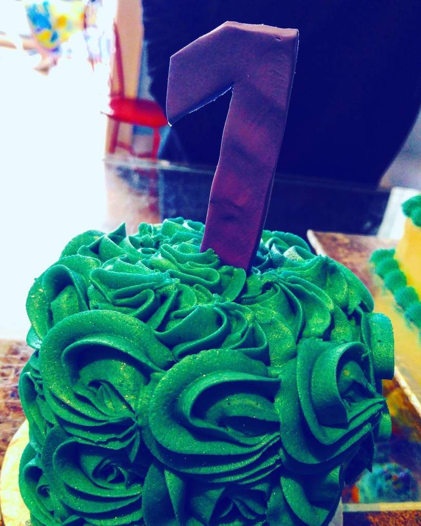 SeamusSexton96's tweet photo. A day without laughter is a day wasted! #Cake #Rosette #1 #SmashCake https://t.co/N57ILFBVWI