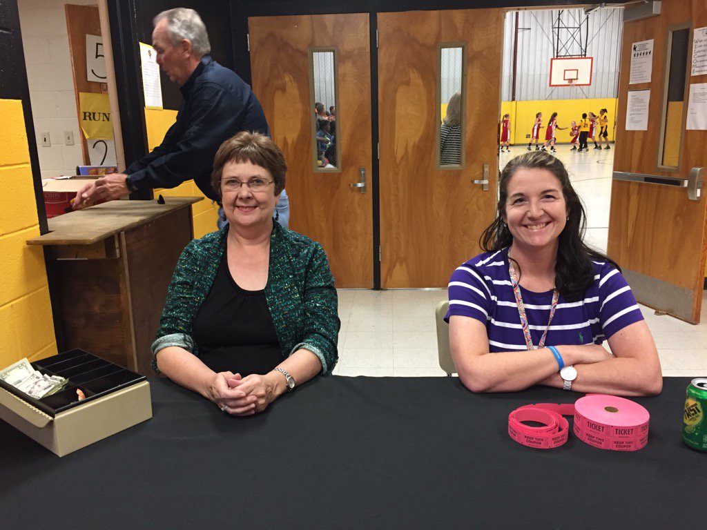 EaglesSouthwest's tweet photo. Happy Southwest faces greeting our friends from Fayette Academy!😊 https://t.co/LoXj3MMR8p