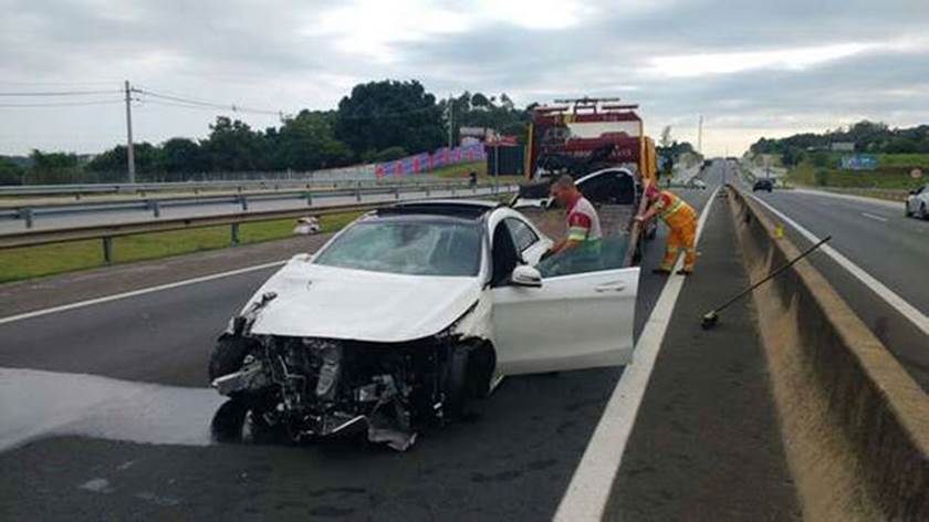 Metropoles's tweet photo. Alcoolizado, delegado da PF bate carro, causa morte e paga fiança https://t.co/sks1rSK9b2 https://t.co/HetTfOooCF